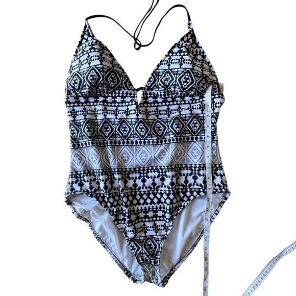 Mossimo Women's Black Geometric One-Piece Swimsuit Size XL - Picture 3 of 9